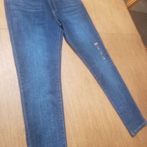 711 Ankle Skinny Jeans